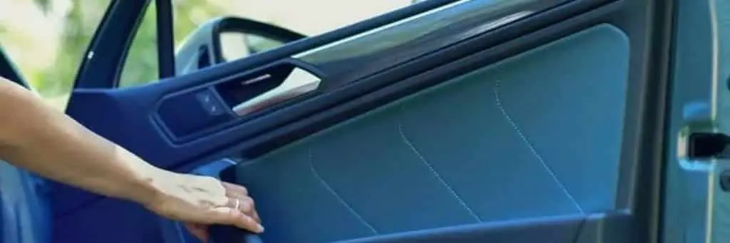 Choque-al-abrir-la-puerta-del-auto-Argentina-1024x341