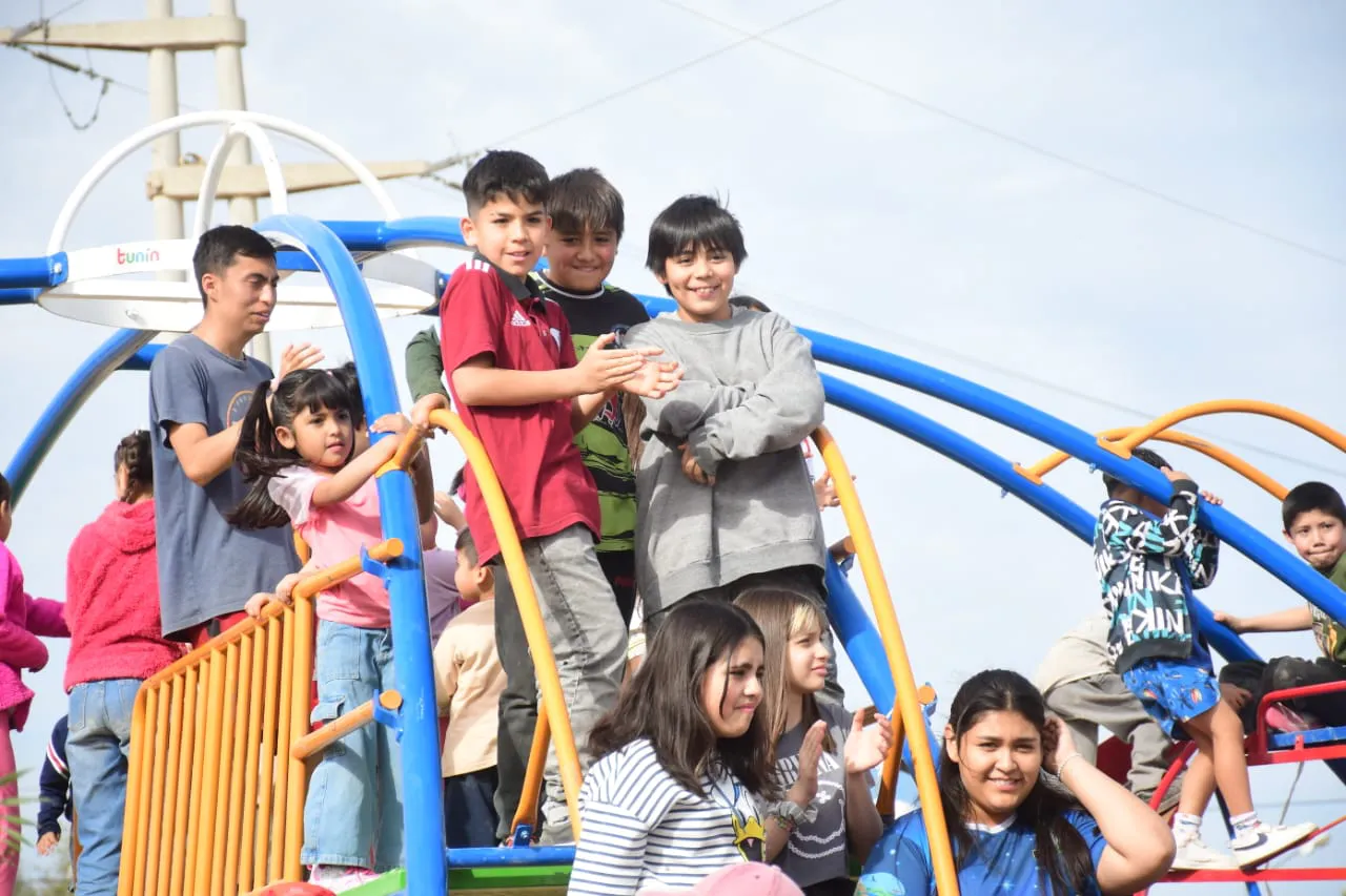 INAUGURACION PASEO LOS MIRLOS.2