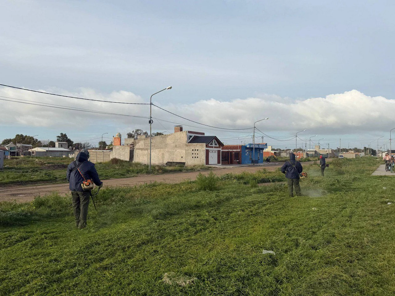 VIEDMA LIMPIA CON LA COMUNIDAD LAVALLE MI BANDERA