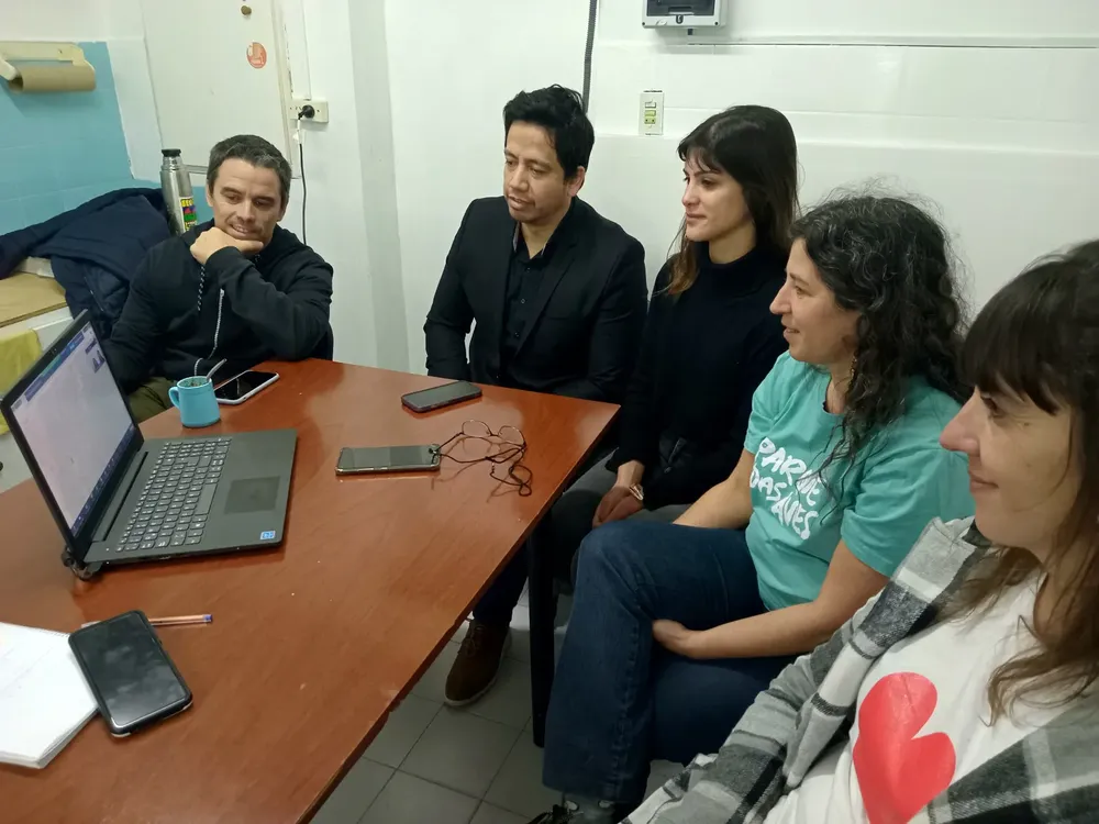 El equipo de Protección Ciudadana de Viedma junto con personal de Unidades Regionales de Epidemiología y Salud Ambiente