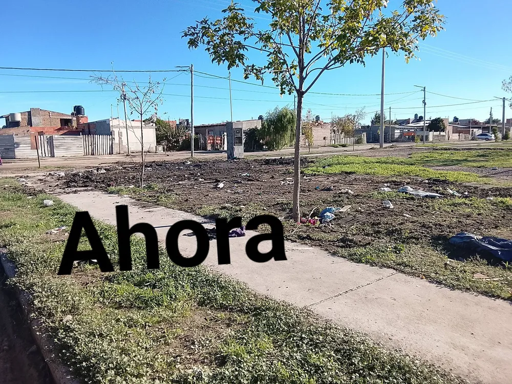 BASURA RESIDUOS PLAZA BARRIO 30 DE MARZO