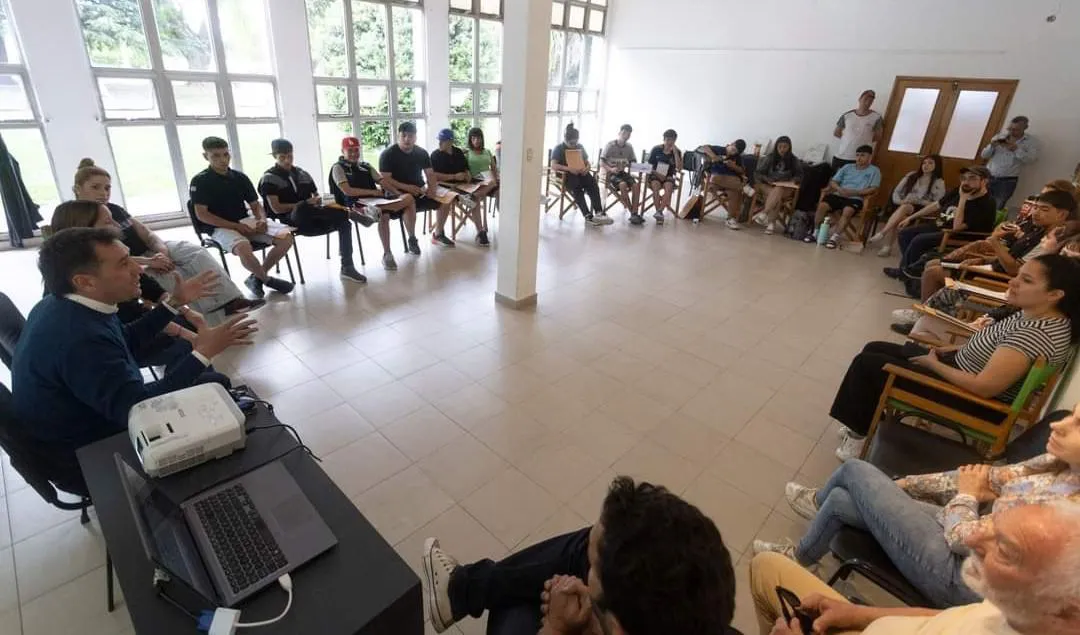 Escuela de Formación Política y Ciudadana para jóvenes