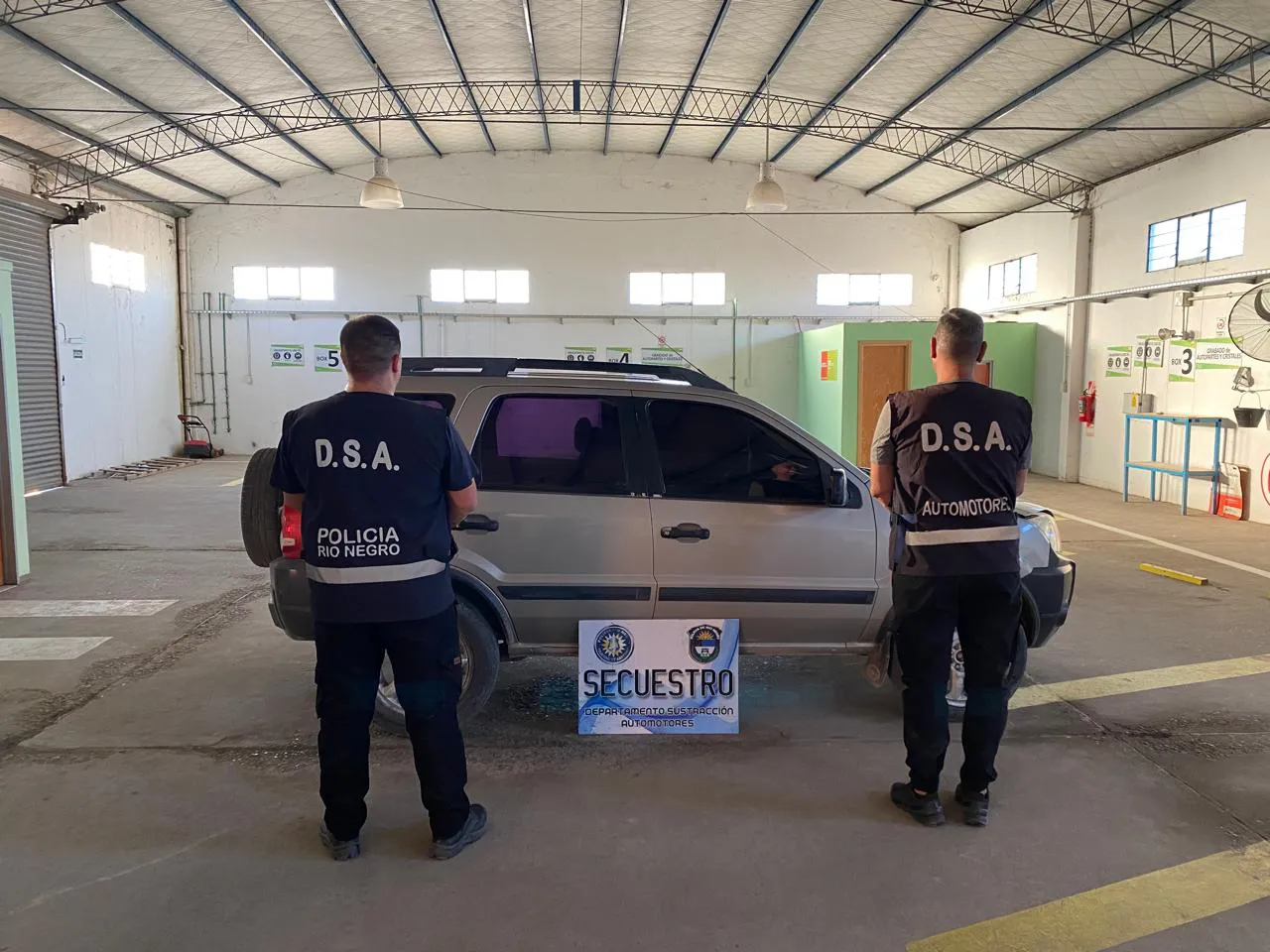 VIEDMA CAMIONETA SECUESTRO