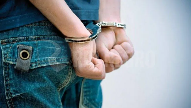 detenido esposas