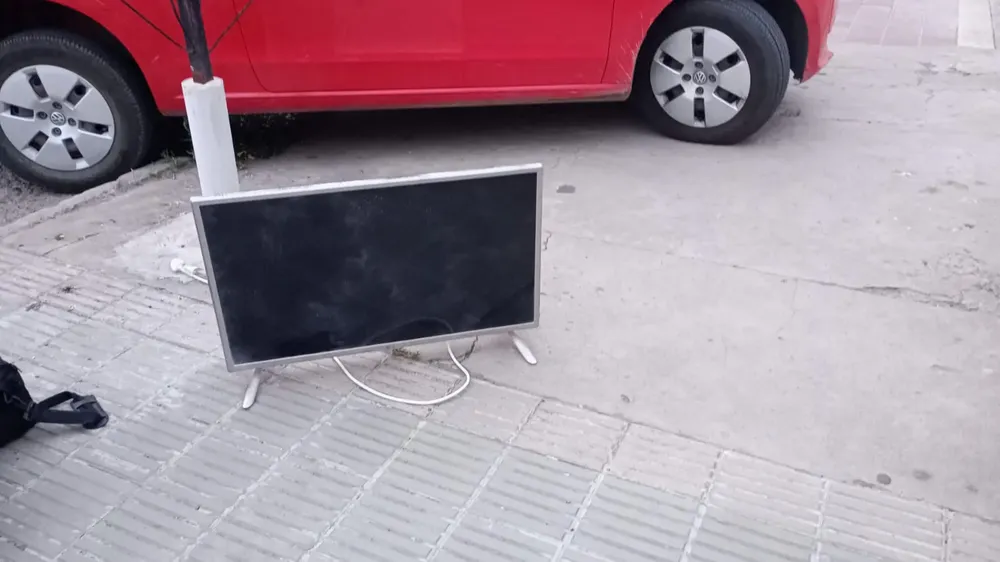 TELEVISOR, ROBO