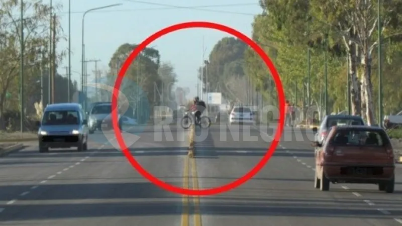 avenida peron CICLISTA