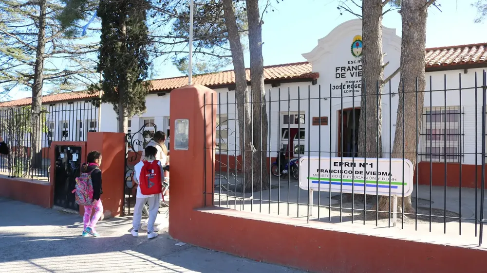 DÍA DE CLASES EN LA ESCUELA 1 DE VIEDMA