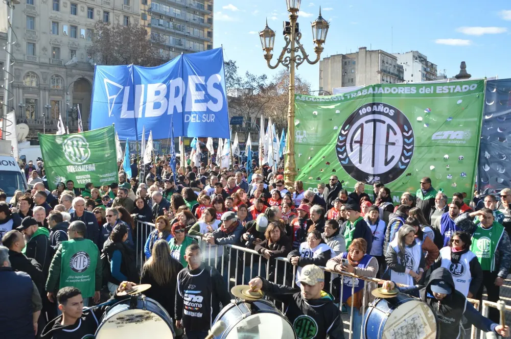 ATE PROTESTA ANTE EL TRATAMIENTO DE LA LEY BASES EN DIPUTADOS