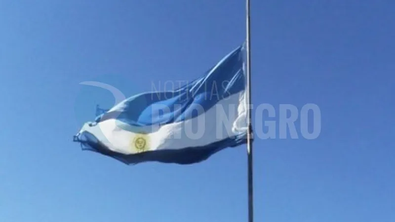bandera a media asta