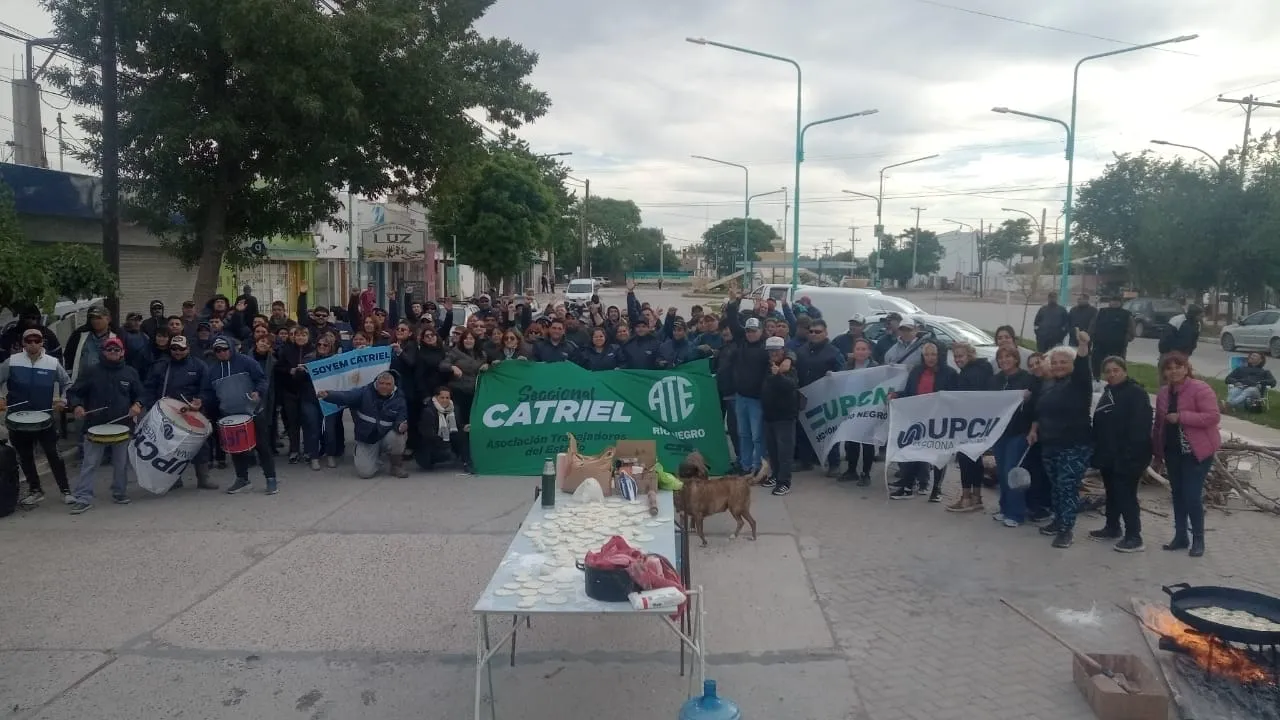 MANIFESTACION DE MUNICIPALES EN CATRIEL