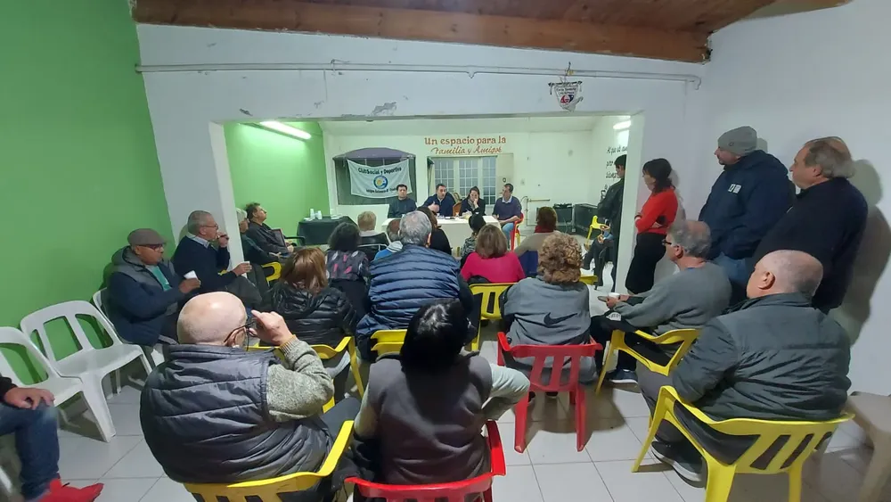 MARCOS CASTRO CON VECINOS DE EL CÓNDOR