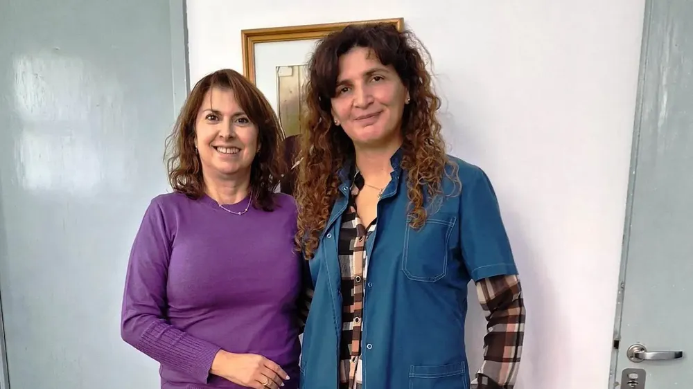 Silvana Mabel Aguilar junto a Ana Senesi
