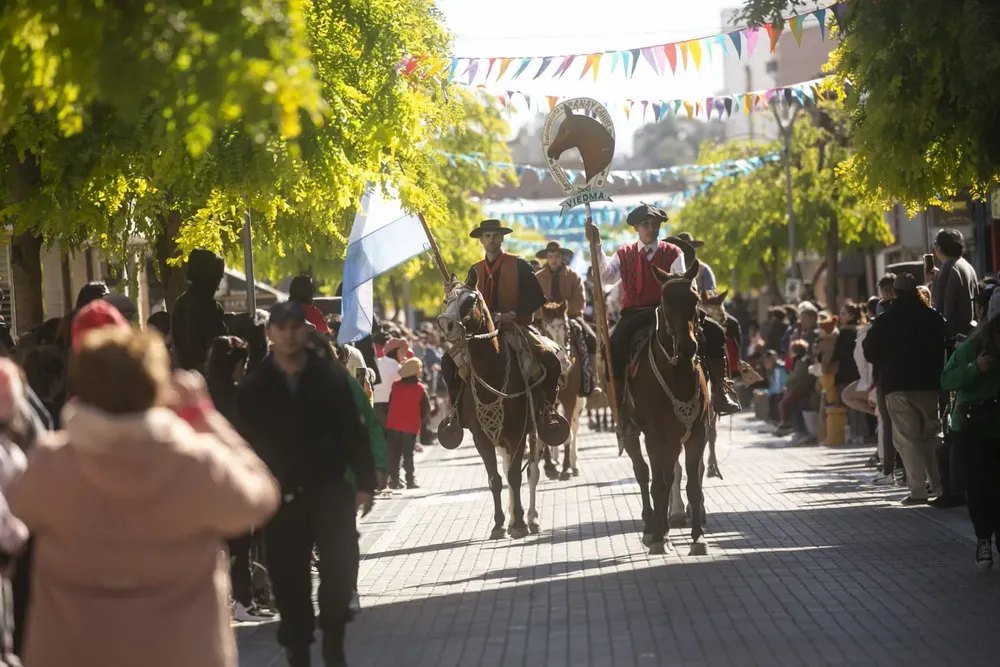 DESFILE POR EL ANIVERSARIO DE VIEDMA Y PATAGONES