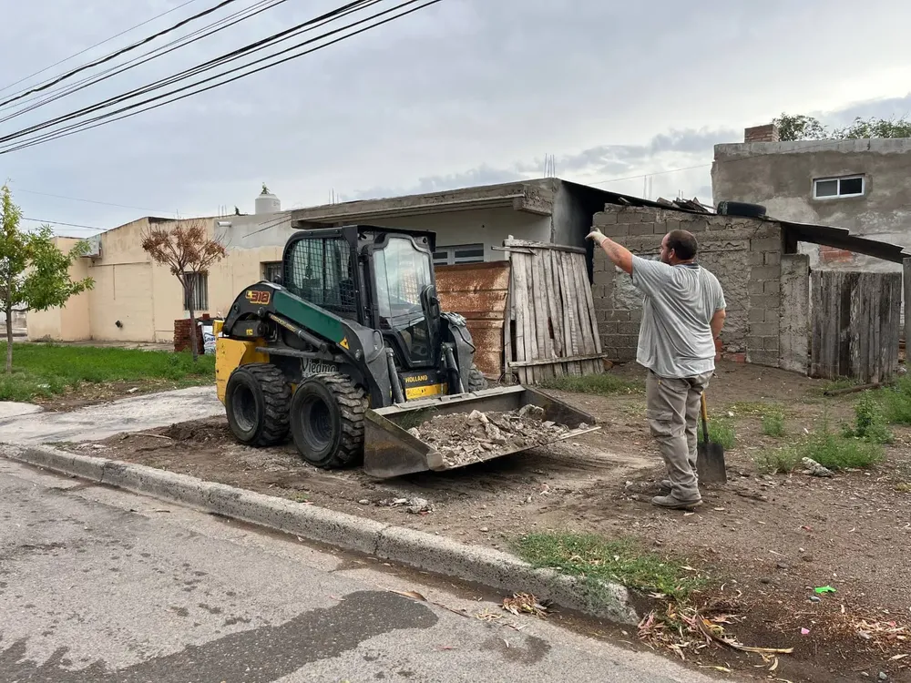 VIEDMA LIMPIA CON LA COMUNIDAD BARRIO ZATTI