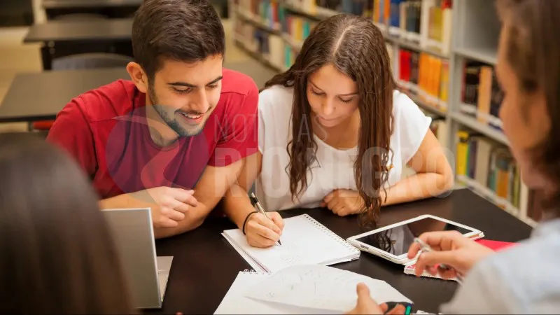 ESTUDIANTES