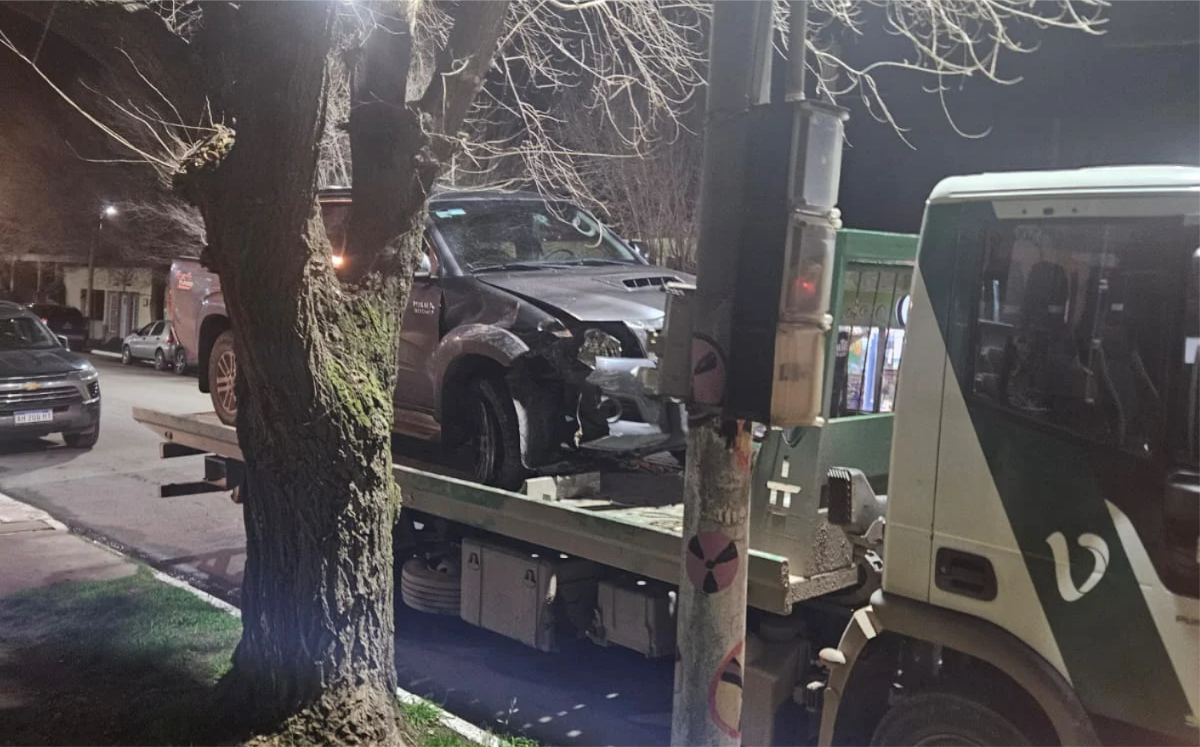 EL CONDOR ACCIDENTE CHOQUE CAMIONETA ROTONDA COSTANERA