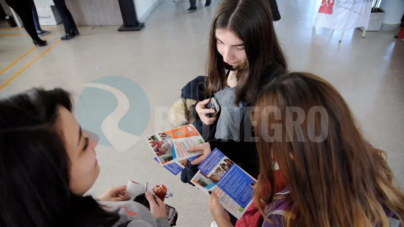 alumnos universidad nacional de río negro becas