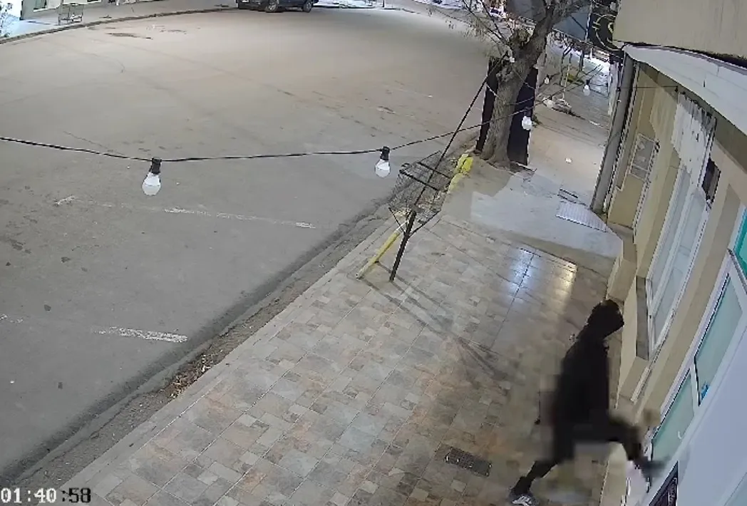 ROBO A UNA BARBERIA DE VIEDMA