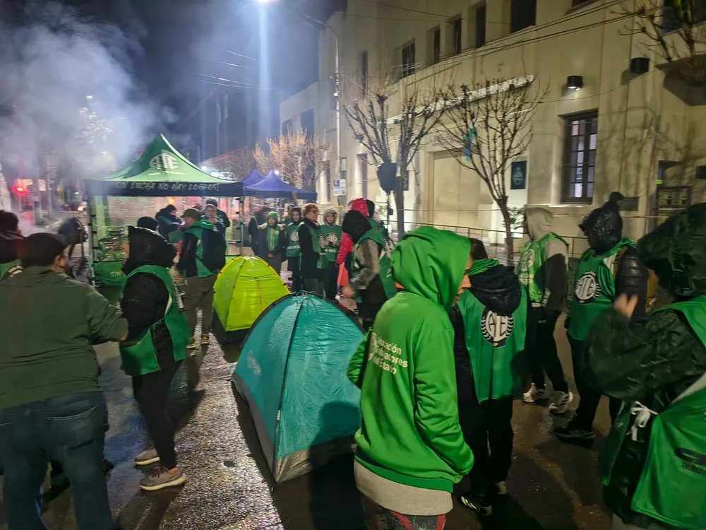 ATE ACAMPE LEGISLATURA PASE A PLANTA