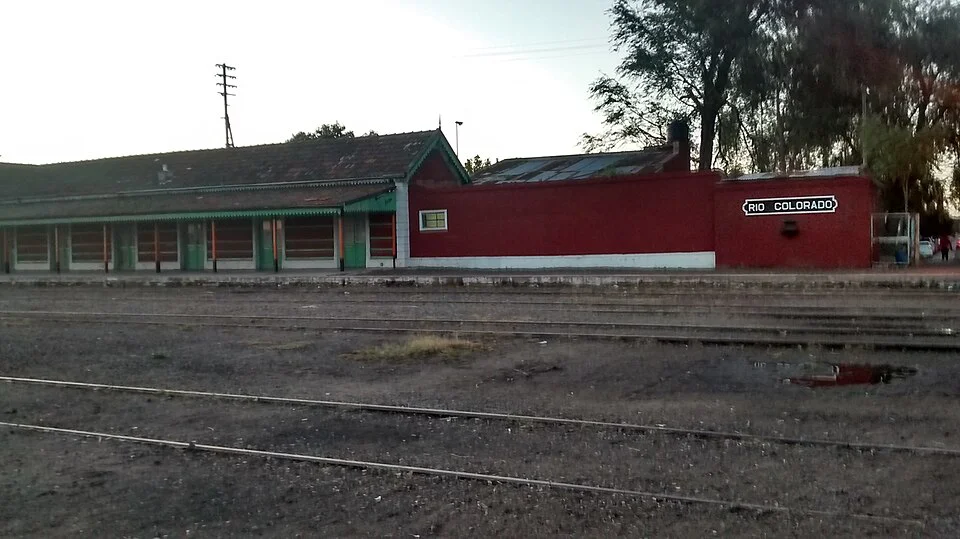 Vista_de_la_estacion_de_trenes_de_Río_Colorado