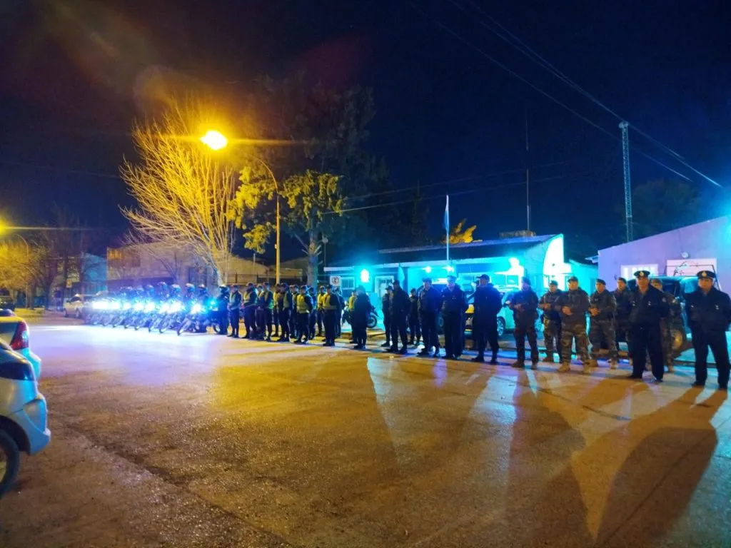 POLICIAS, OPERATIVO