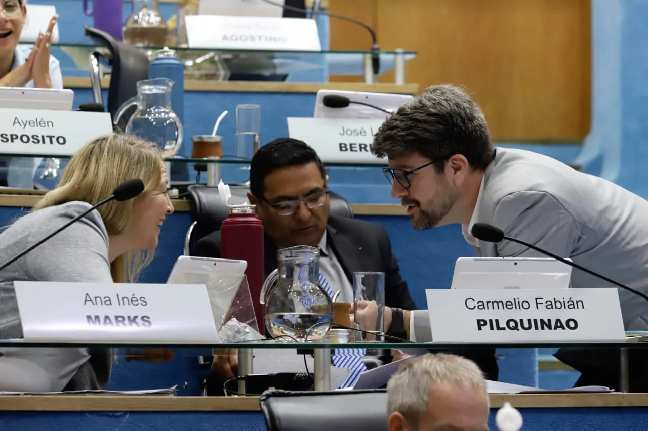 ANA MARKS, FABIAN PILQUINAO, JOSE LUIS BERROS