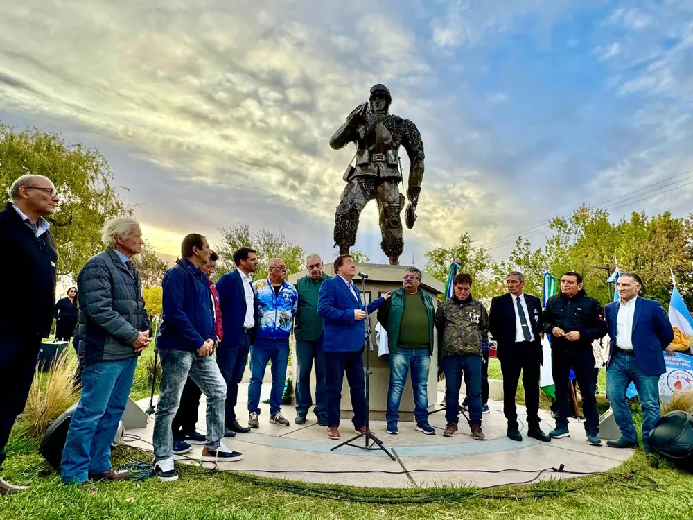 ACTO DEL 2 DE ABRIL EN CIPOLLETTI