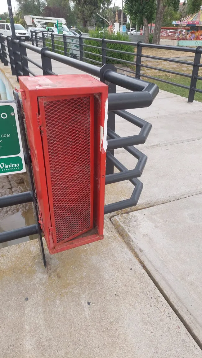 VIEDMA VANDALISMO MUELLE