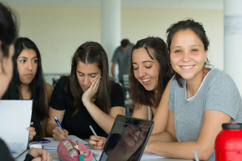 UNIVERSIDAD, ESTUDIANTES