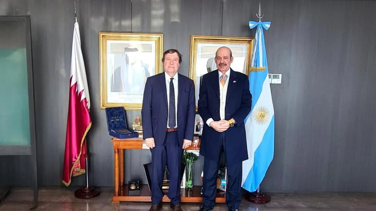 Alberto Weretilneck y Battal M. Al-Dosari