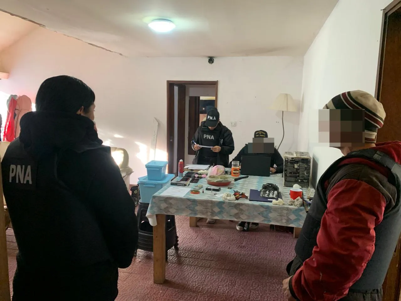Prefectura realizó dos allanamientos simultáneos en Viedma por narcomenudeo