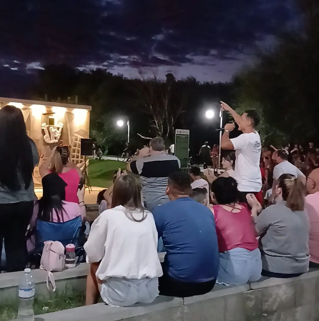 9a140b2c-3c37-418a-8a64-43afc32e27c4