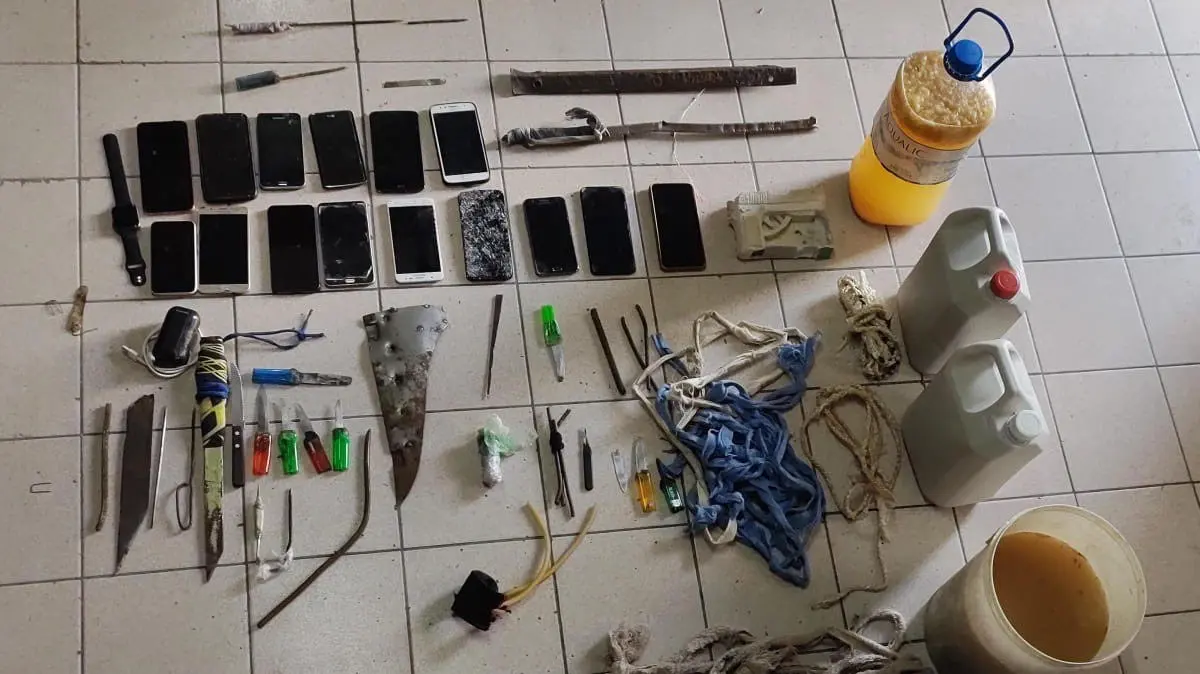 GENERAL ROCA, CARCEL, REQUIZA, TELEFONOS CELULARES