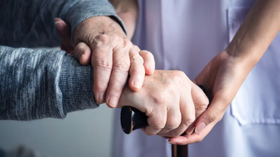 ANCIANOS, CUIDADOS, PERSONAS MAYORES