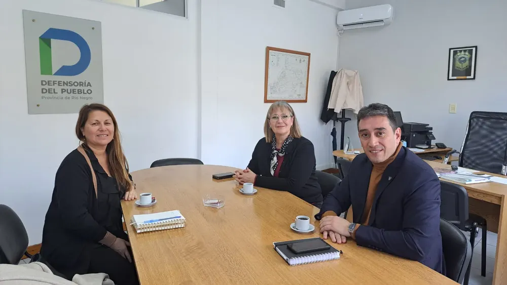 Mariana Ferreyra junto a Adriana Santagati y Marcos Castro