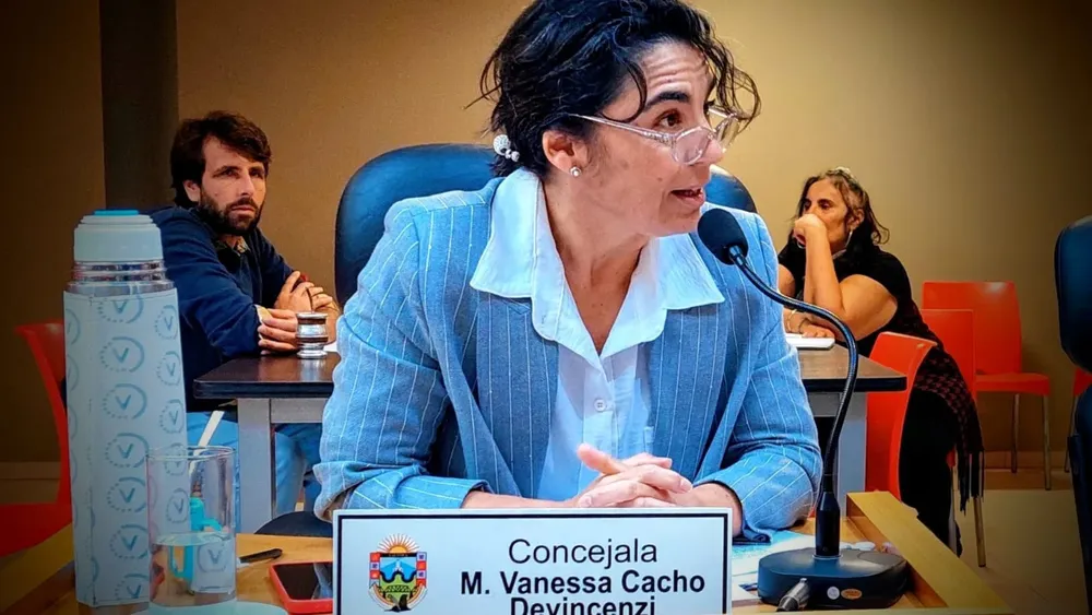 VANESSA CACHO DEVINCENZI