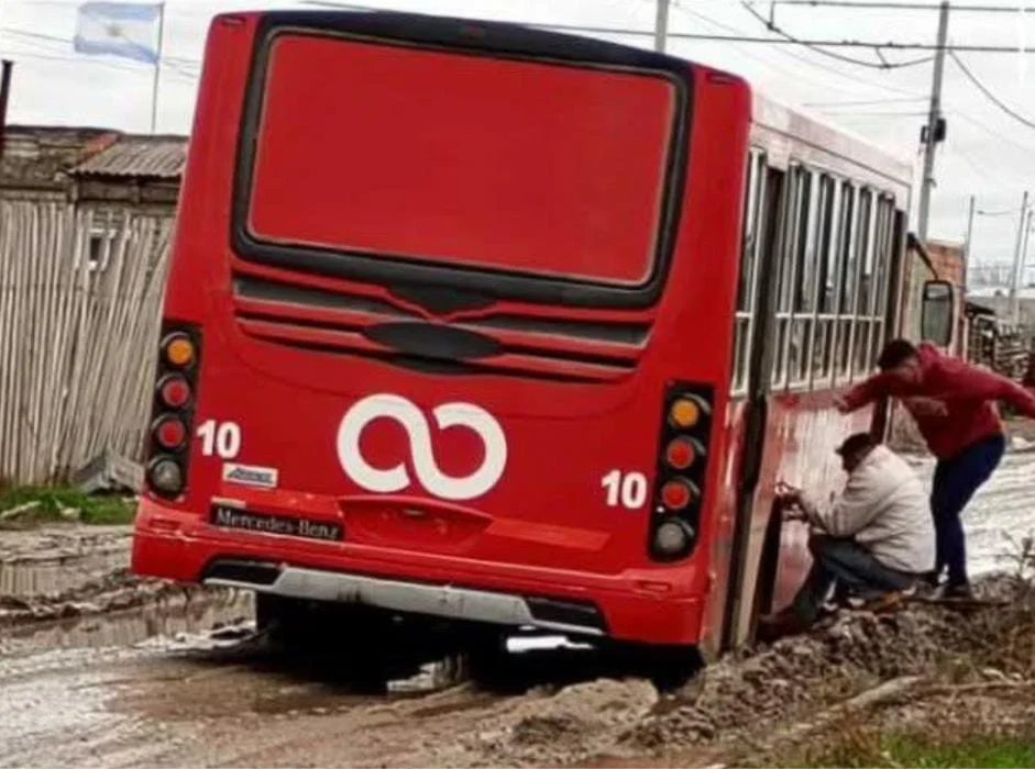 BARRIO 22 DE ABRIL COLECTIVO ENCAJADO