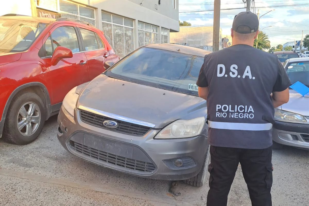 AUTO SECUESTRADO VIEDMA