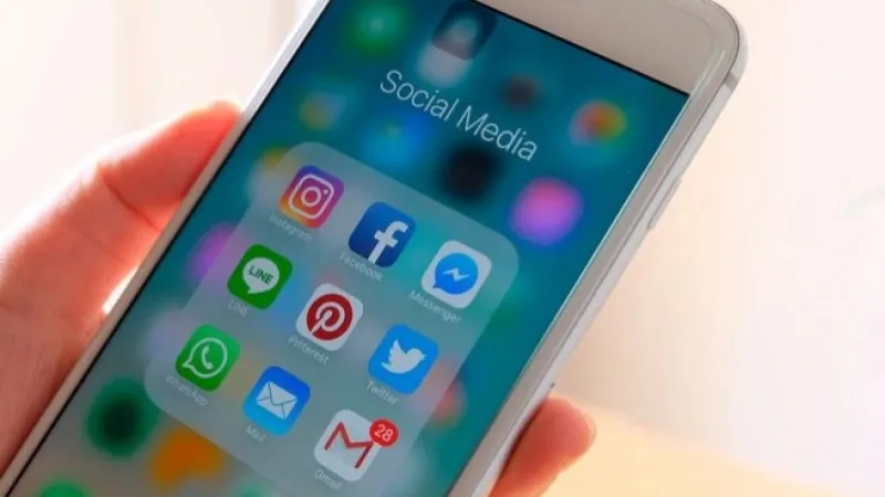 telefono celular redes sociales