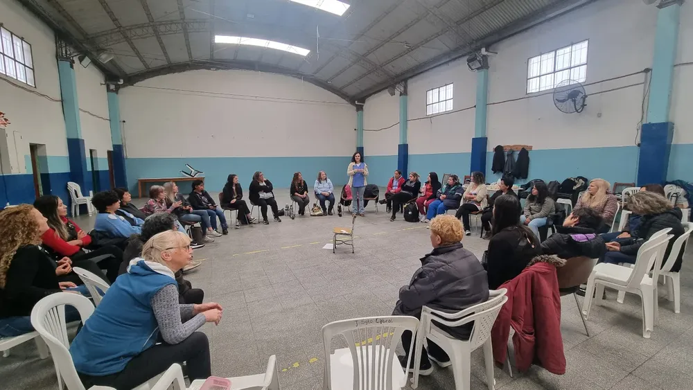 ENTRE MUJERES