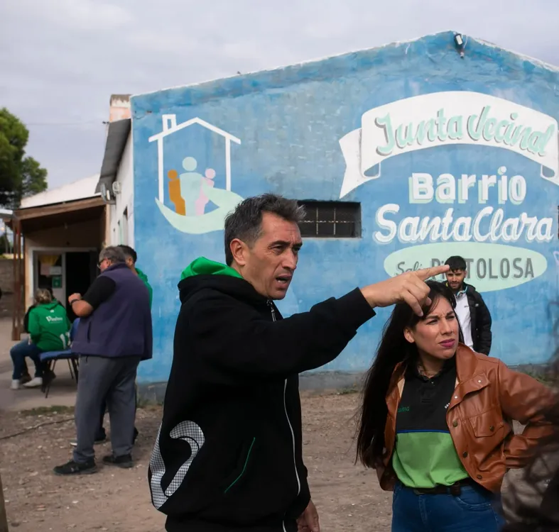 VIEDMA LIMPIA CON LA COMUNIDAD BARRIO SANTA CLARA MARCOS CASTRO