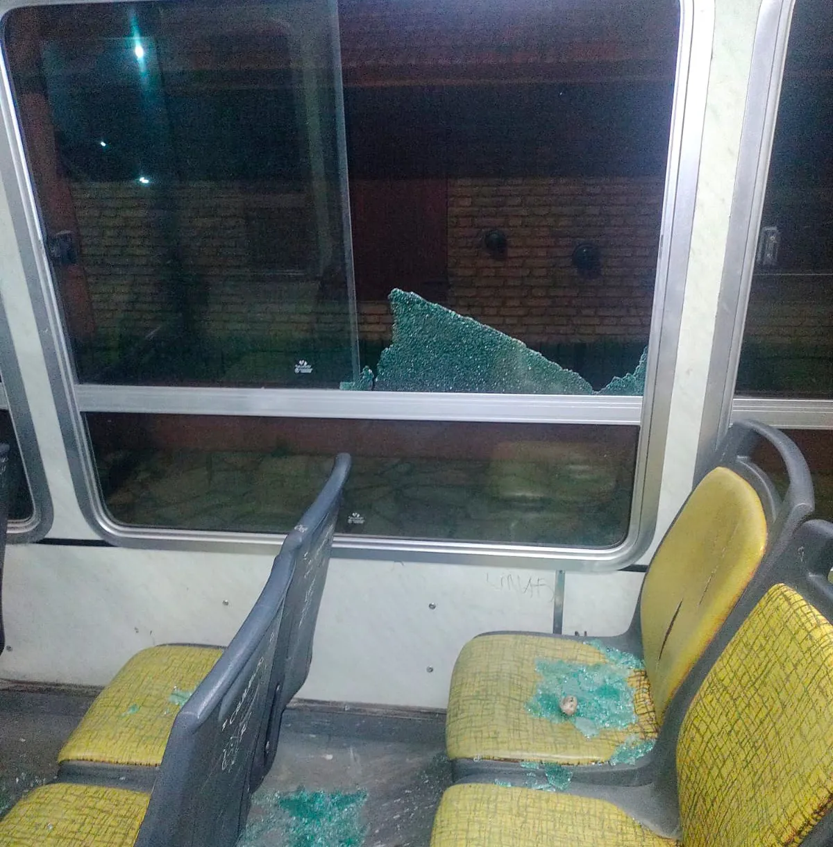 COLECTIVO, ATAQUE, VENTANILLAS