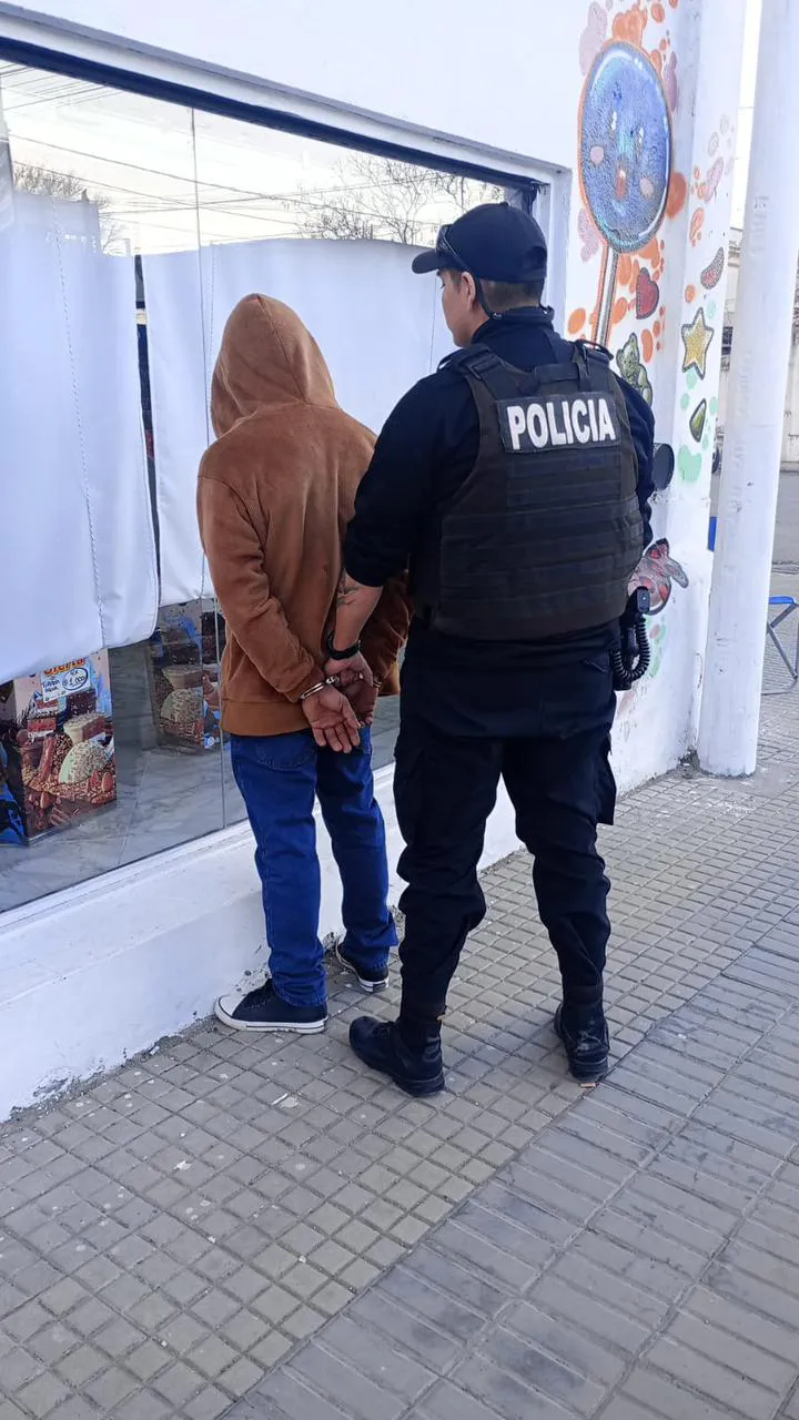 VIEDMA, DETENIDO, TOBILLERA