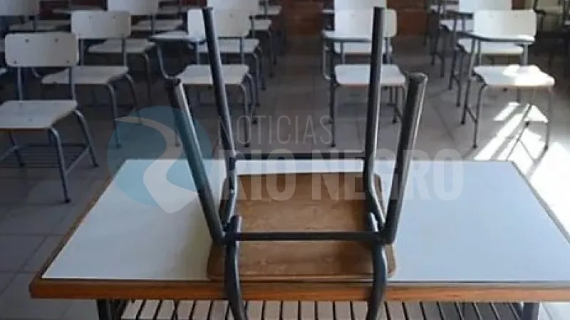 AULA VACIA escritorio docente profesor