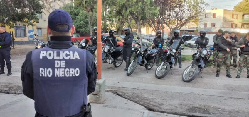 OPERATIVO POLICIAL EN VIEDMA