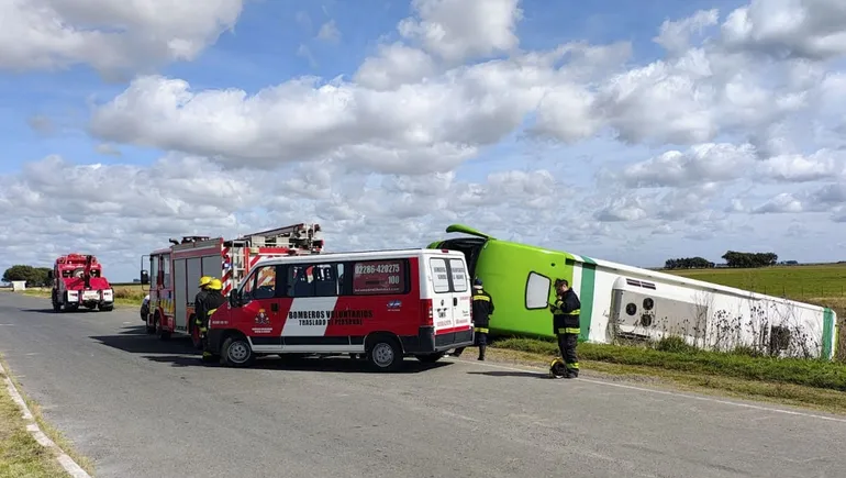 vuelco-fatal-colectivo-lamadrid-buenos-aires