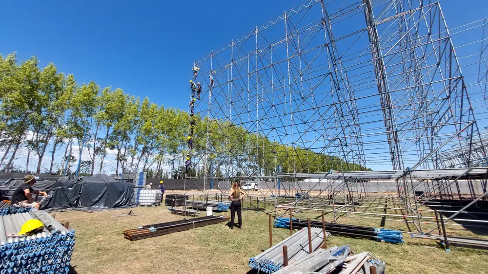 ARMADO ESCENARIO FNM2025 2