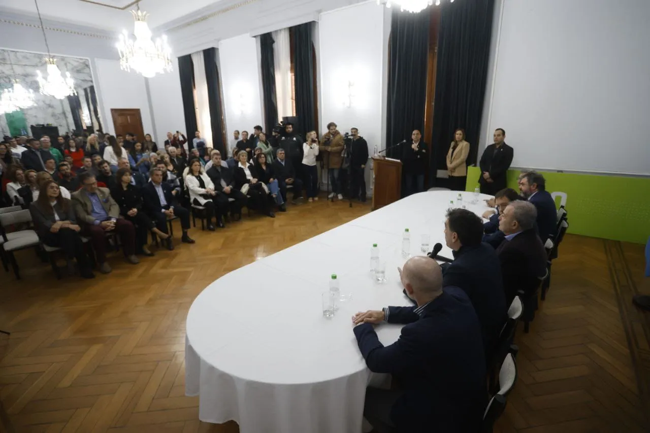 ACTO EN EL SALÓN GRIS DE CASA DE GOBIERNO